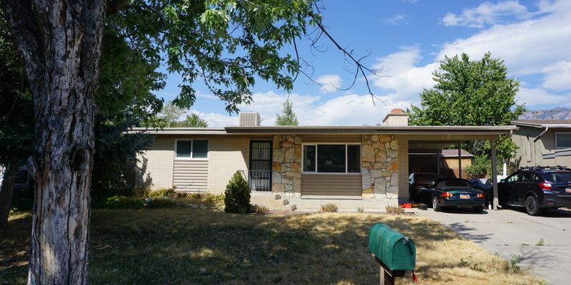 Cottonwood Heights House: 1383 E McCormick Way