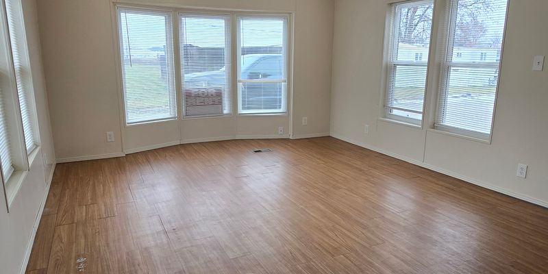 Emmett House: 2020 Ua Ave