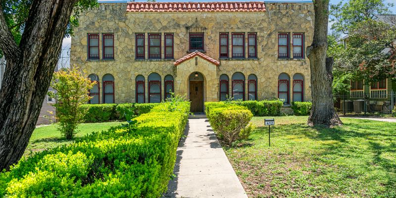 San Antonio Apartment: 412 East Huisache Avenue