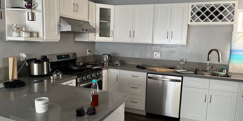 Hawthorne House: 4453 Rosecrans Ave