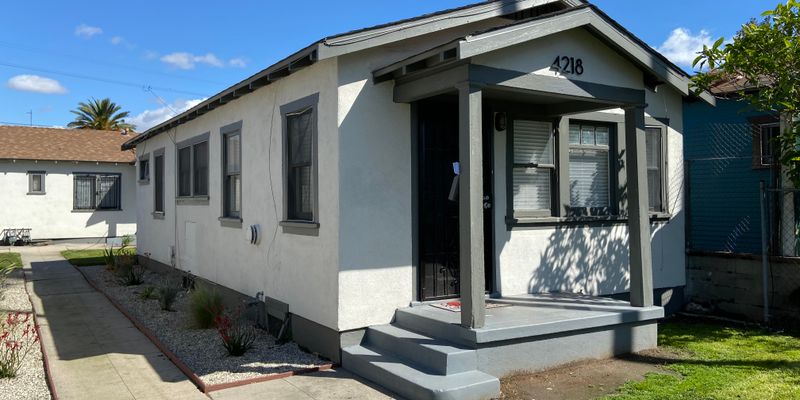 Los Angeles Apartment: 4216 Woodlawn Ave