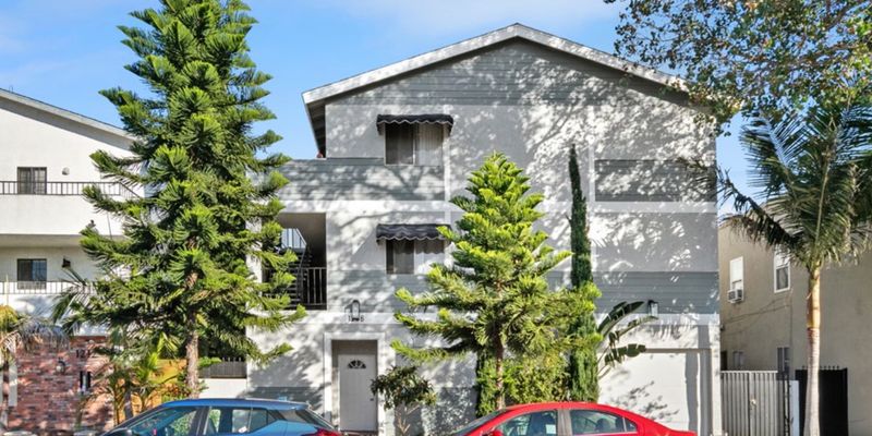 Long Beach Apartment: 1206 Gladys Ave