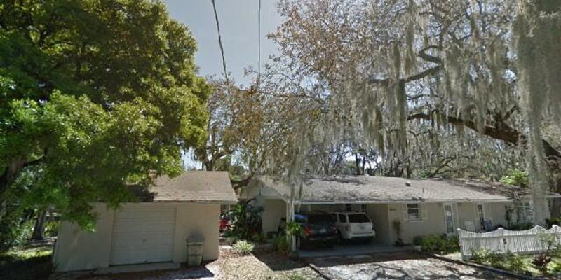 Sarasota House: 2400 Ixora Avenue