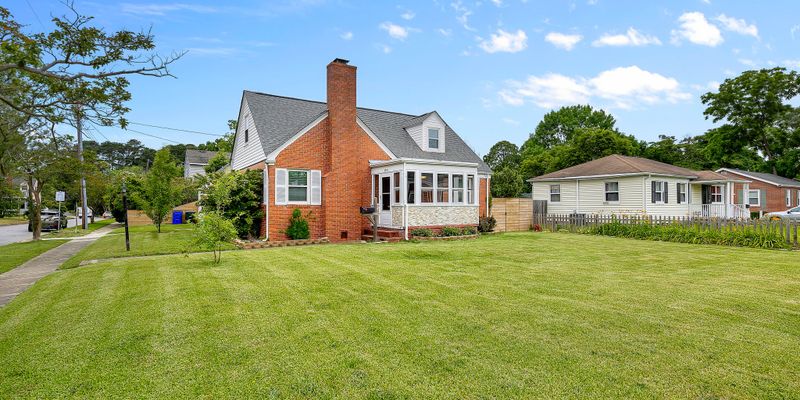 Norfolk House: 8901 Granby St