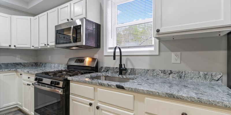 Indian Head Apartment: 4595 Livingston Rd