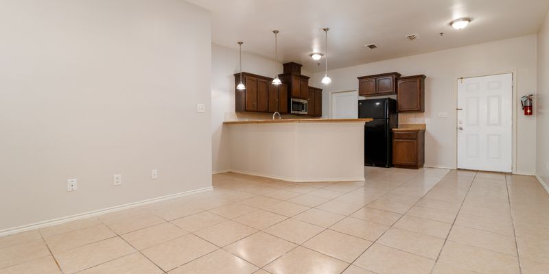 Pharr Apartment: 1303 W Fig Ave