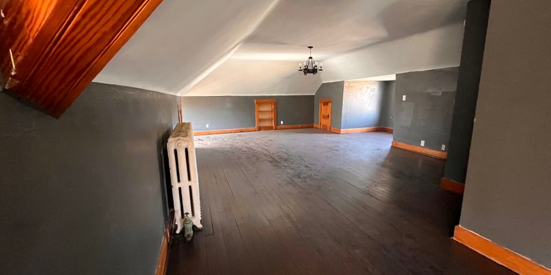 Hutchinson Apartment: 512 E Sherman Ave