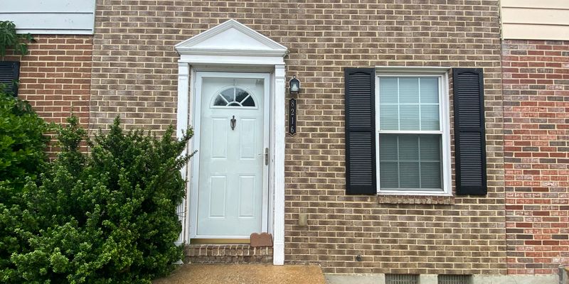 Severn House: 8216 Tomlinson Ct