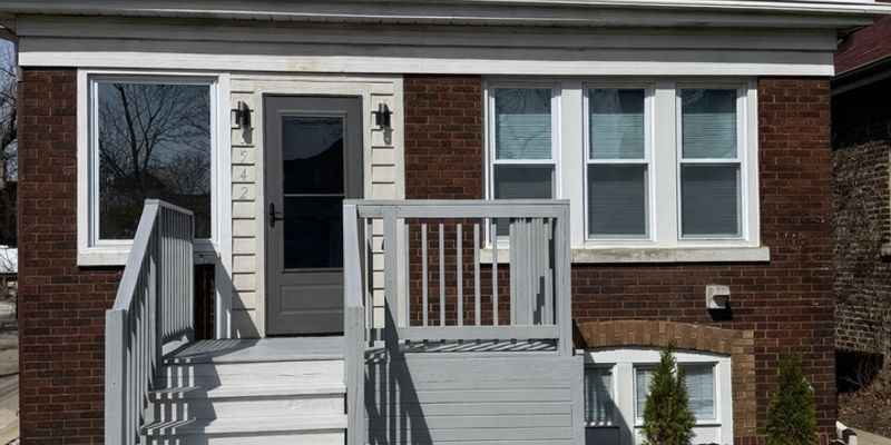 Chicago House: 5542 W 64th St