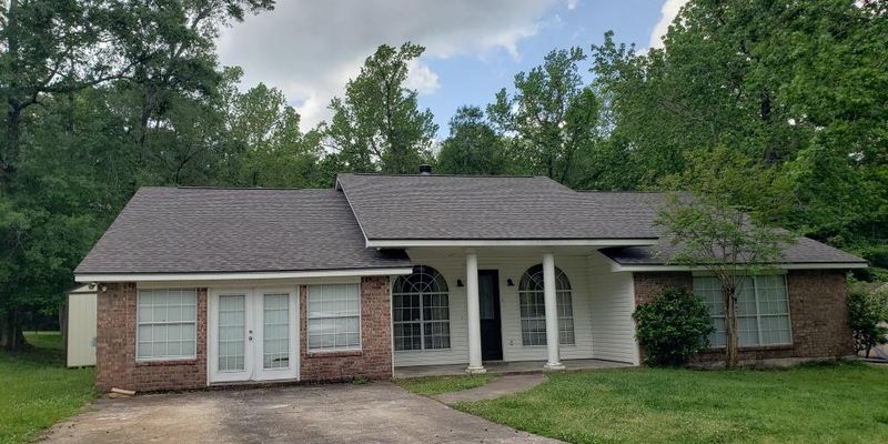 Lumberton House: 1 Briar Oak Circle