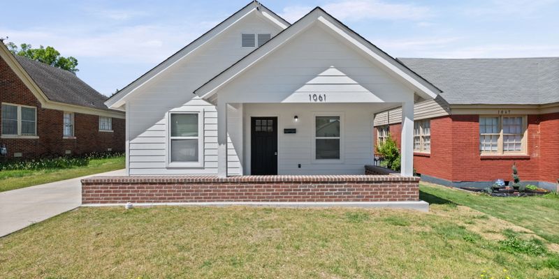 Memphis House: 1061 N Avalon St