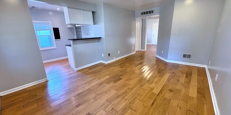 Hazel Park House: 387 W Robert Ave