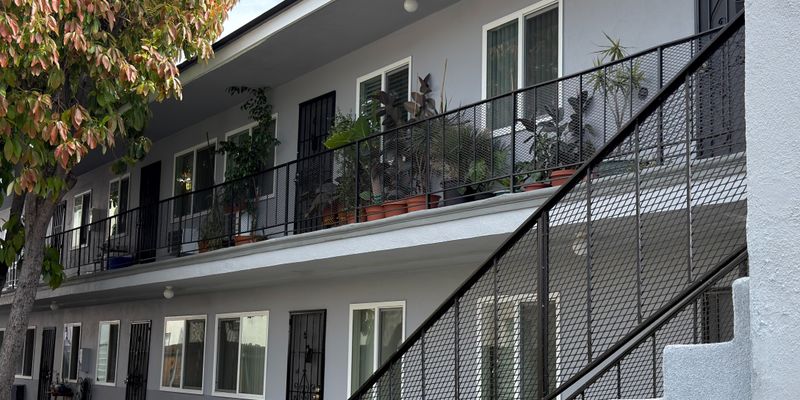 Pasadena Apartment: 400 S Marengo Ave