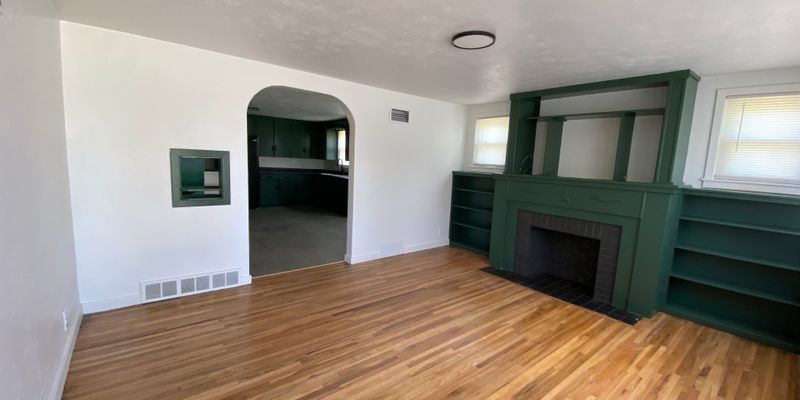 Hutchinson Multiplex: 1527 W 11th
