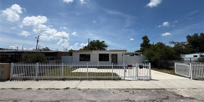 Opa-locka House: 2230 Service Rd
