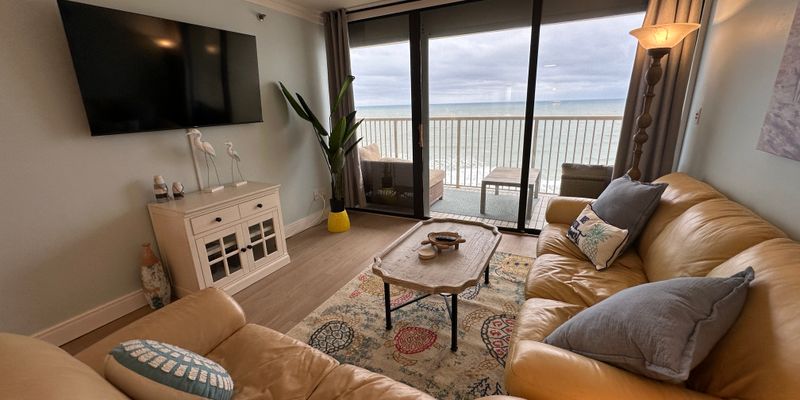 Carolina Beach House: 1403 Lake Park Blvd S