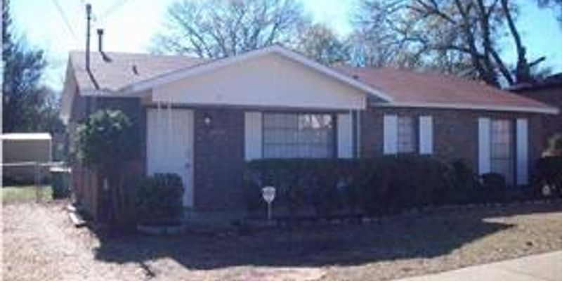 Montgomery House: 2028 Yancey Ave