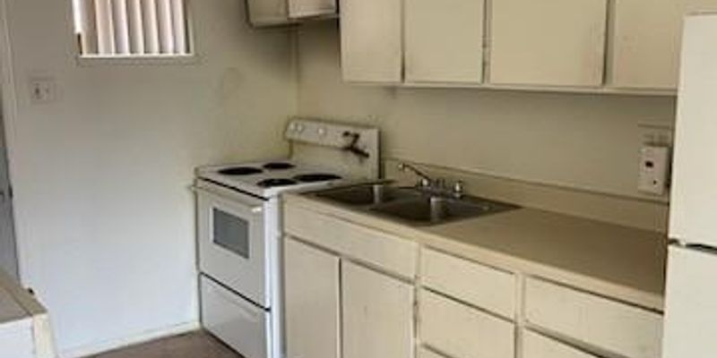 Albuquerque Apartment: 300 Charleston St NE