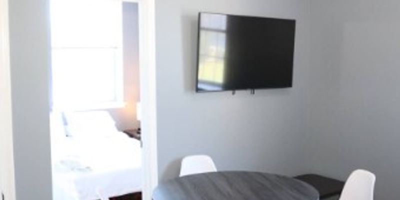 Belleville Apartment: 255 Franklin Ave