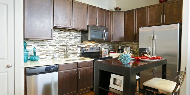 Houston Apartment: 1300 Montrose Blvd