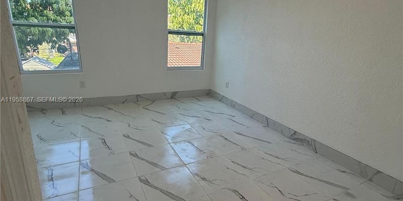 Hollywood Apartment: 1652 Madison St