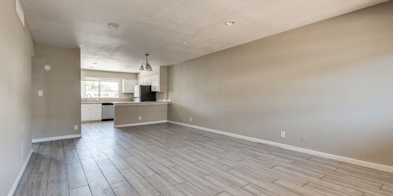 Las Vegas Apartment: 356 E Desert Inn Rd