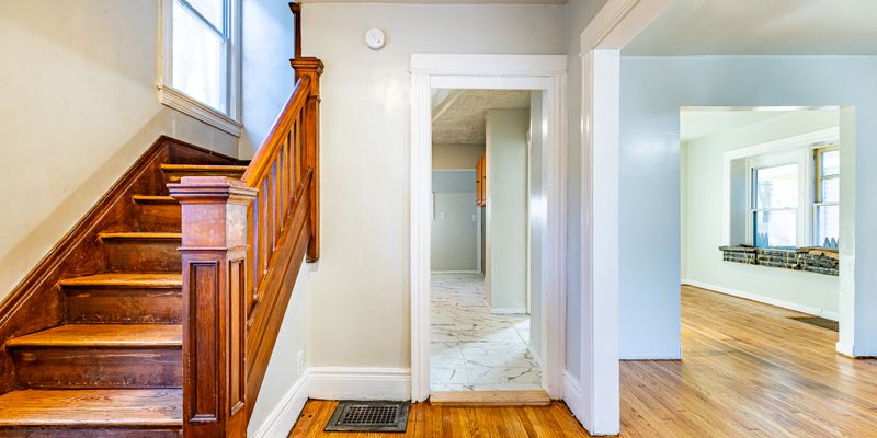 Rochester House: 469 Melville St