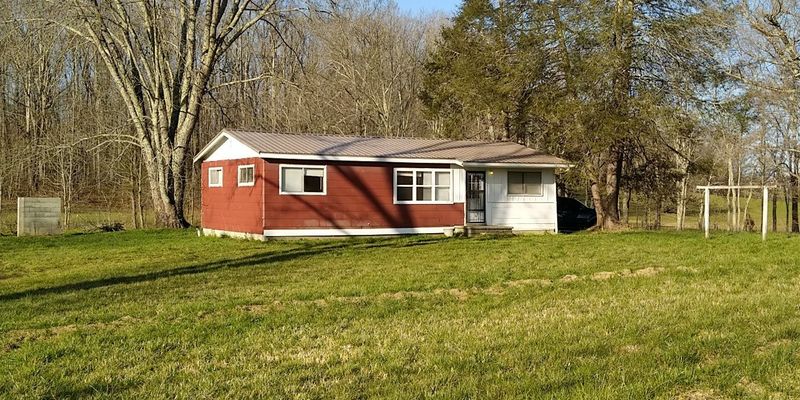 Pikeville House: 33102 TN-30