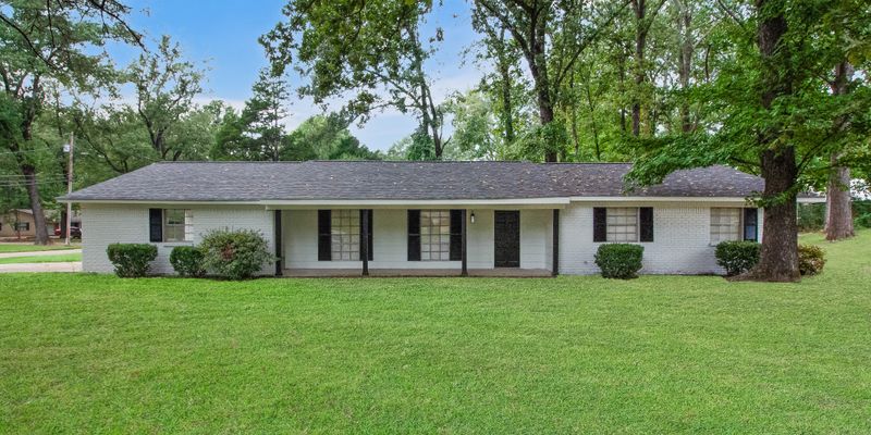 Clinton House: 1027 Tanglewood Dr