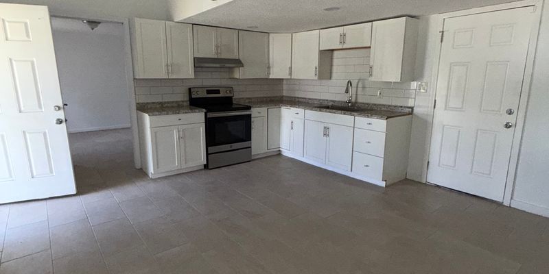 Jacksonville House: 2155 Belvedere St