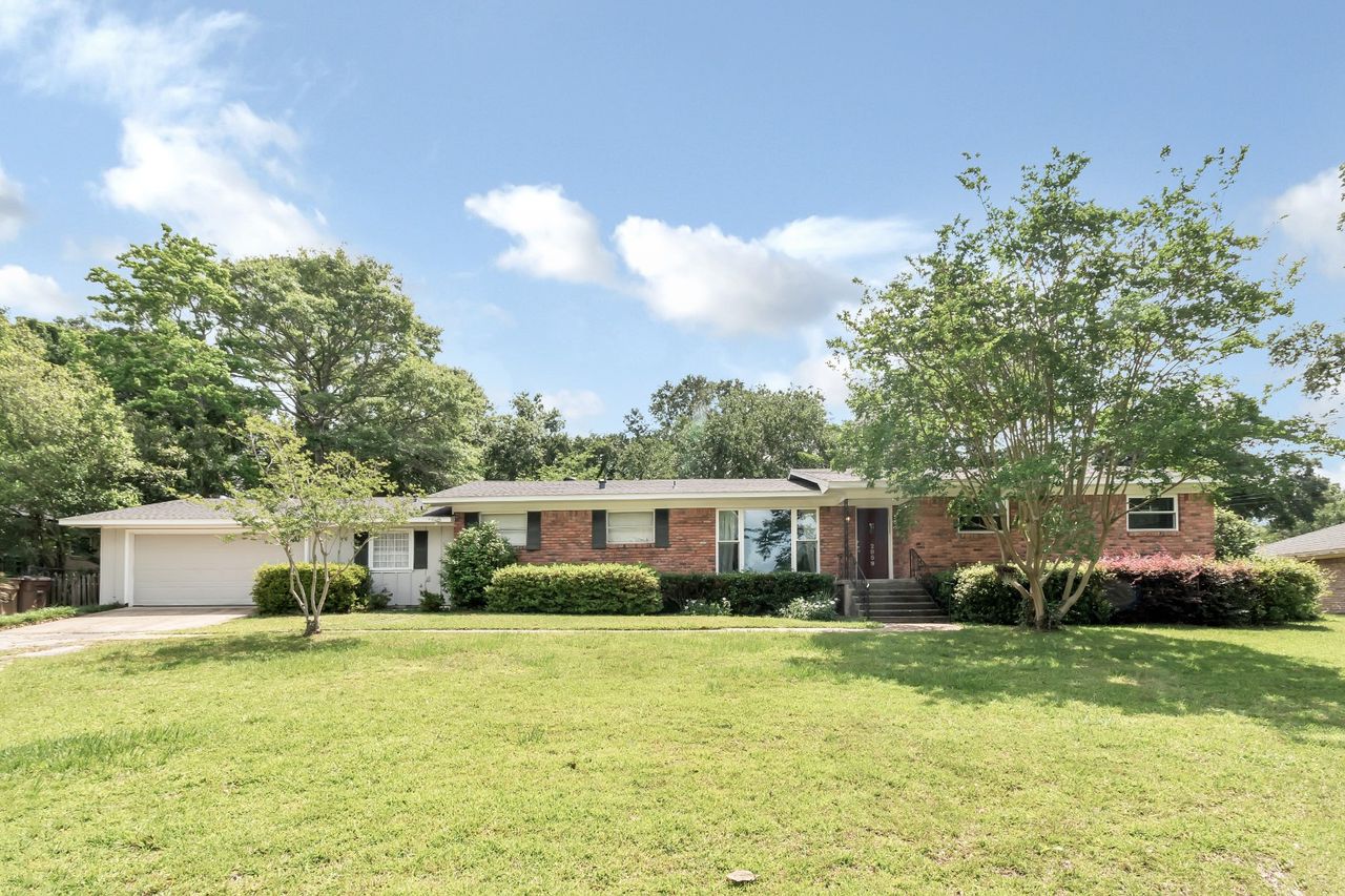 Brick ranch home with a large front lawn at 2859 Wyattwood Ln, Mobile, Alabama