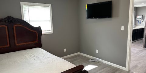 TC-tpin5hw2ac89thpm-Unit 1 TV.jpg