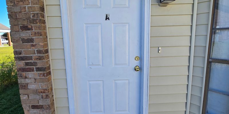 Donaldsonville Apartment: 117 Oakridge Ave