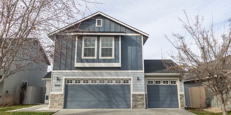 Boise House: 9944 W Littlewood St