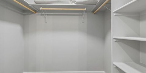 18-Closet.jpg