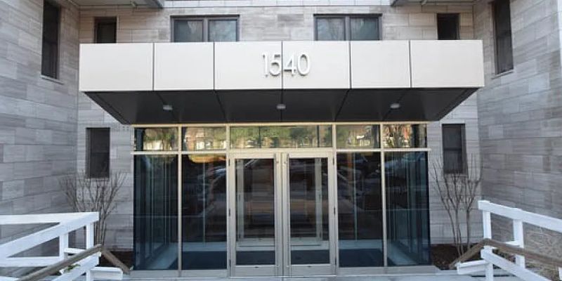 The Bronx House: 1540 Pelham Pkwy S