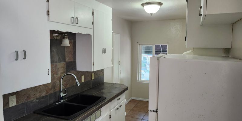 Cloverdale Apartment: 225 N Cloverdale Blvd