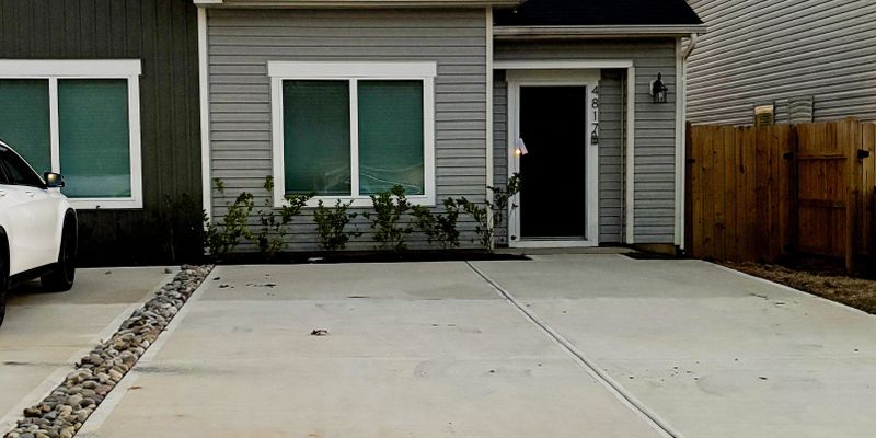 Charlotte House: 4817 Victoria Ave