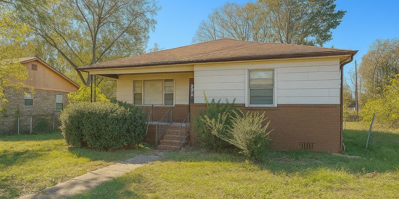 Birmingham House: 1208 31st St SW