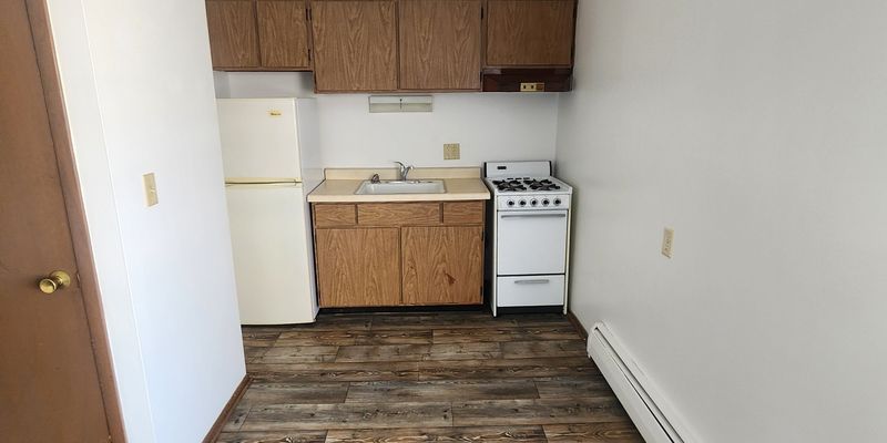 West Allis Apartment: 6914 W Lincoln Ave