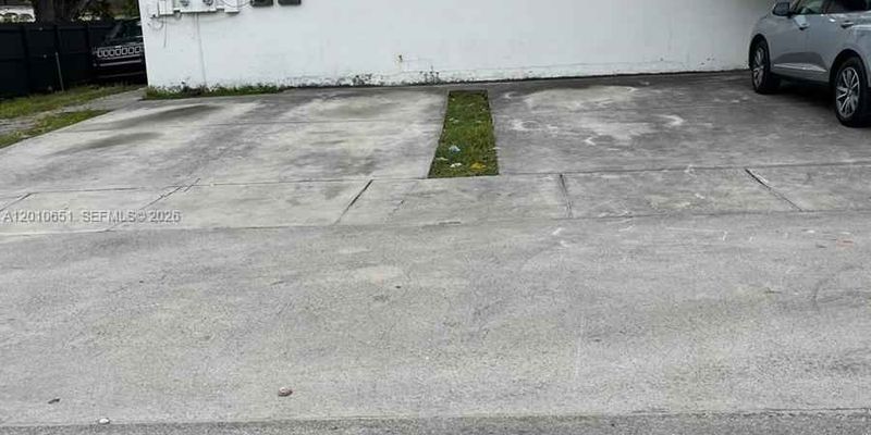 Miami House: 8180 NW 23rd Ave