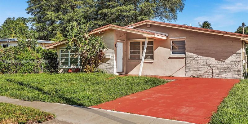 North Miami Beach House: 365 NE 171st Terrace