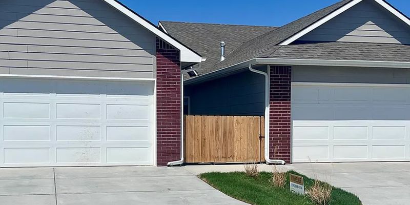 Wichita House: 3907 S Bluelake Ct