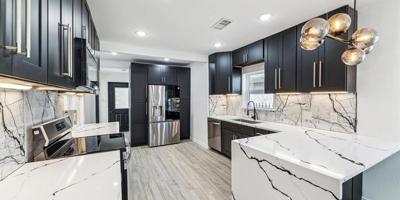 Houston House: 1915 Pannell St