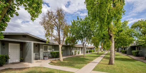property - outside - courtyard 3.jpg