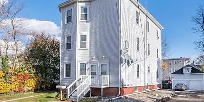 Attleboro Apartment: 10 Lafayette St