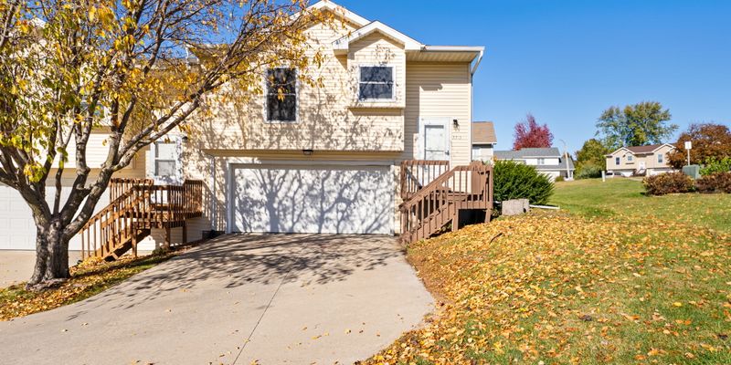 Coralville House: 2213 9th St