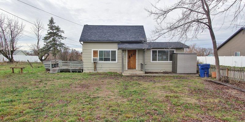 New Plymouth House: 321 W. Blvd.