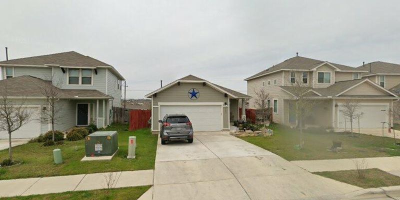 Buda House: 587 Twisted Oaks Ln
