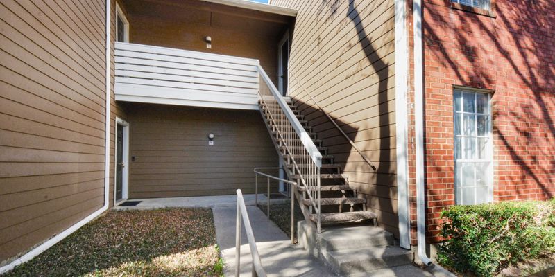 Irving Apartment: 3623 W Northgate Dr